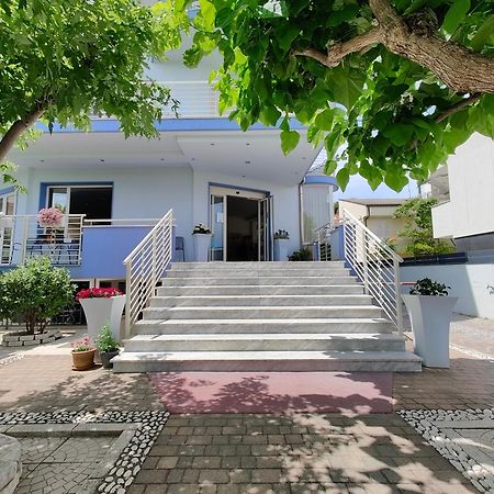 Hotel Moderno Cervia Exterior foto