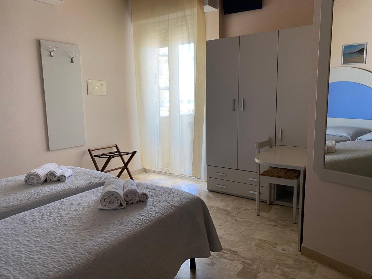Hotel Moderno Cervia Exterior foto