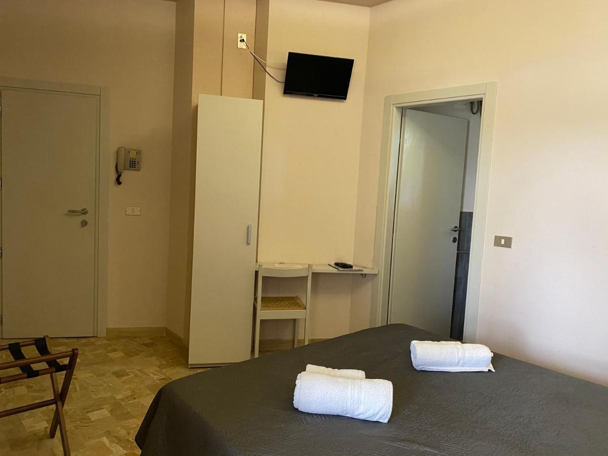 Hotel Moderno Cervia Exterior foto