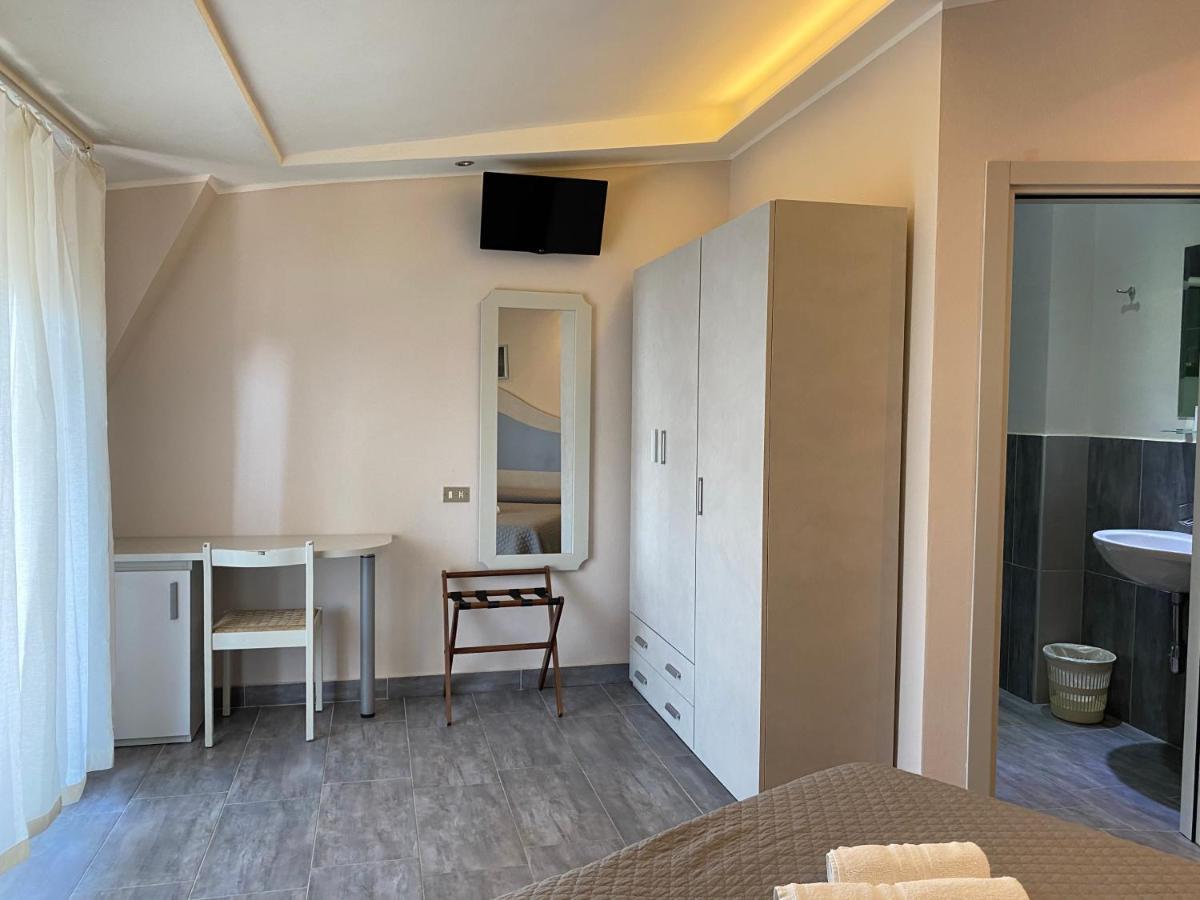 Hotel Moderno Cervia Exterior foto