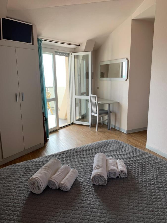 Hotel Moderno Cervia Exterior foto