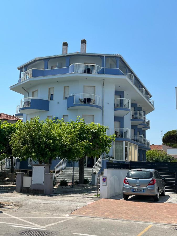 Hotel Moderno Cervia Exterior foto