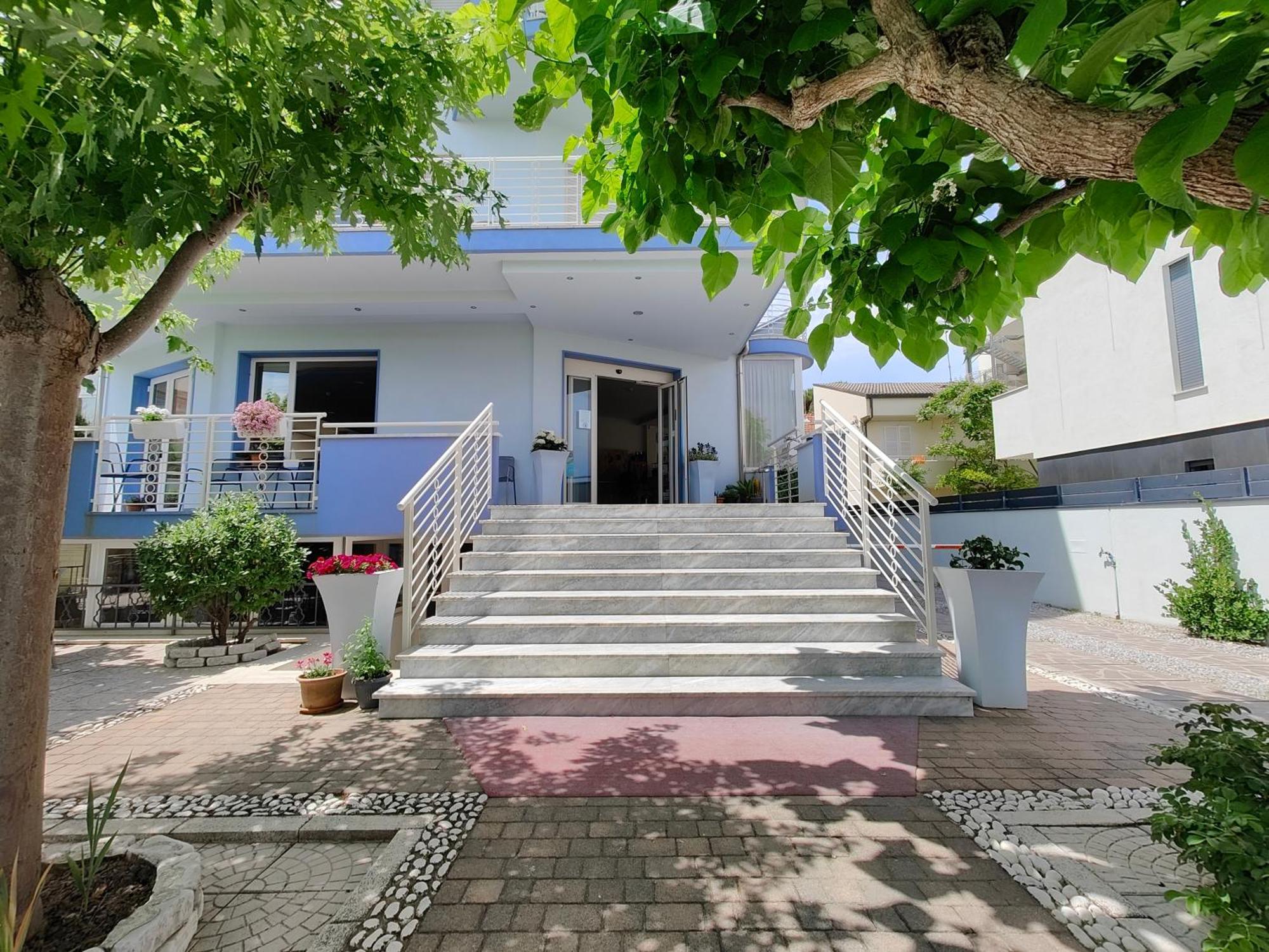 Hotel Moderno Cervia Exterior foto