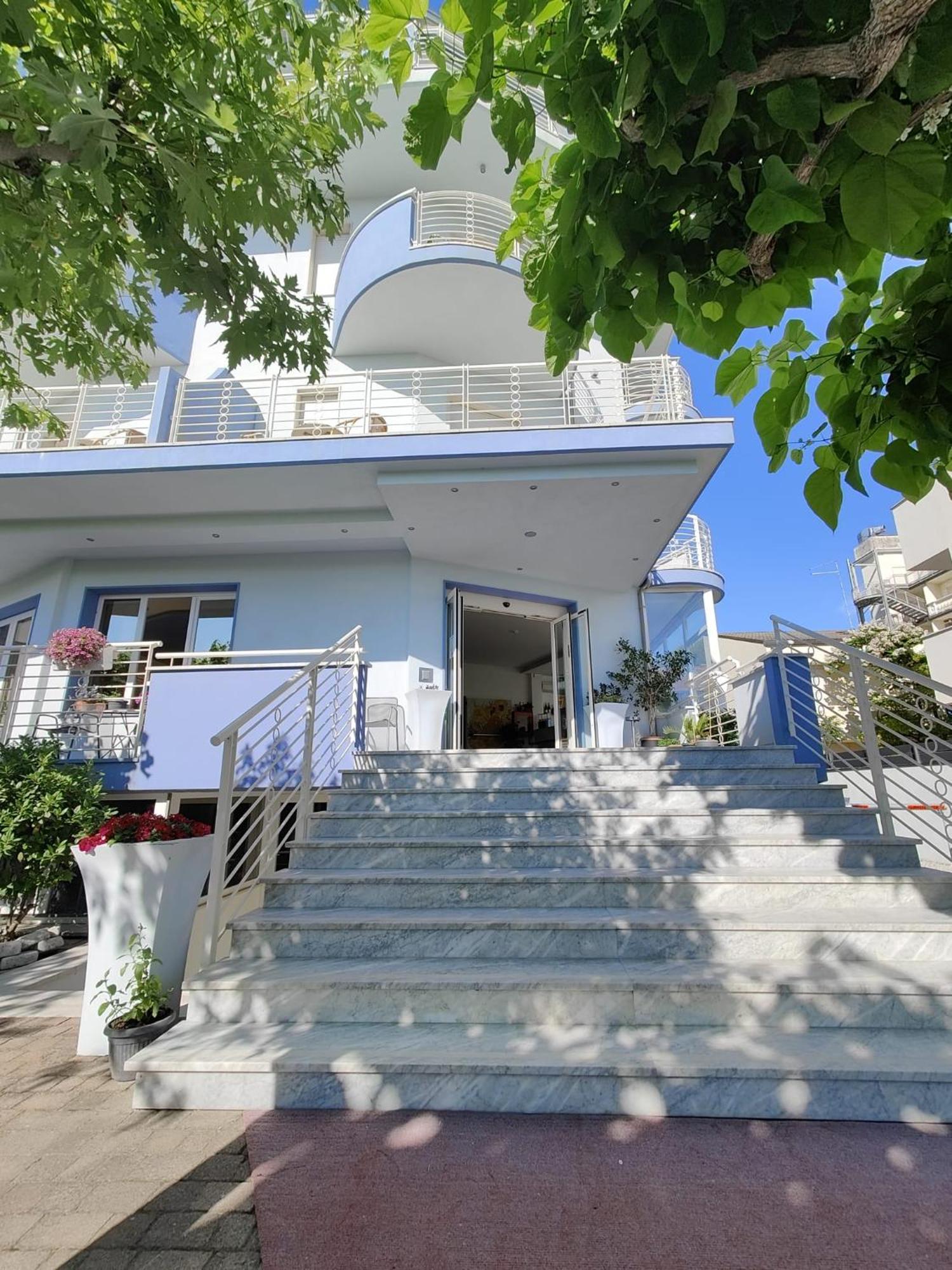 Hotel Moderno Cervia Exterior foto
