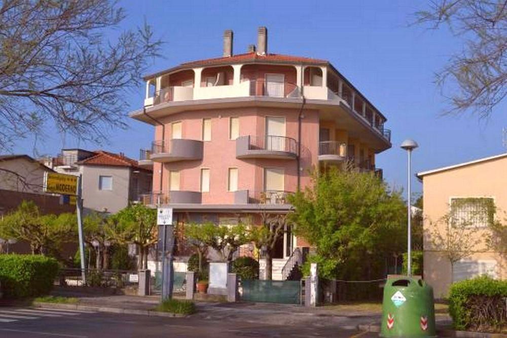 Hotel Moderno Cervia Exterior foto